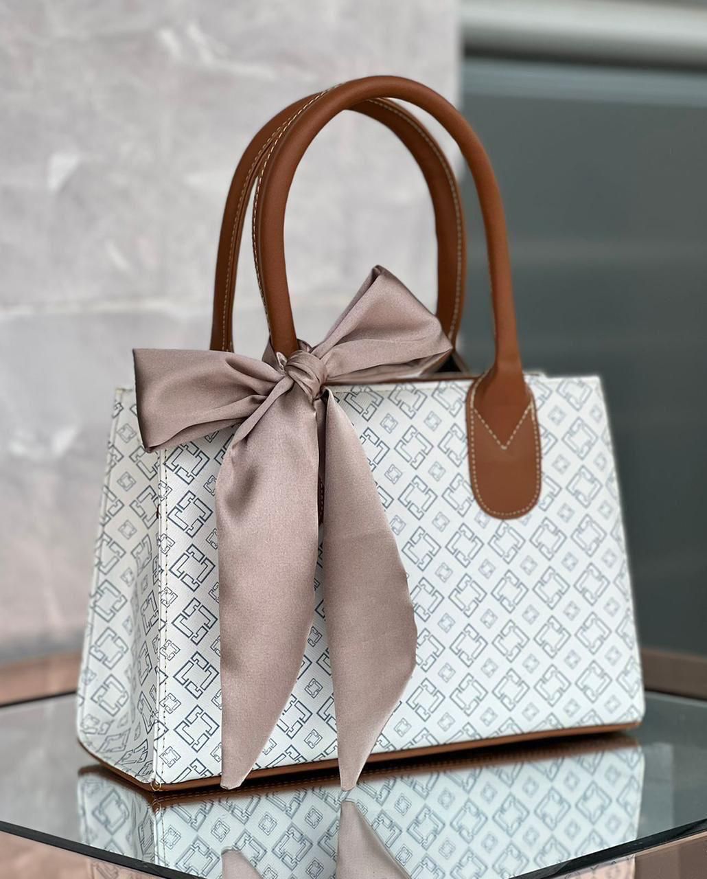 Cartera con lazo