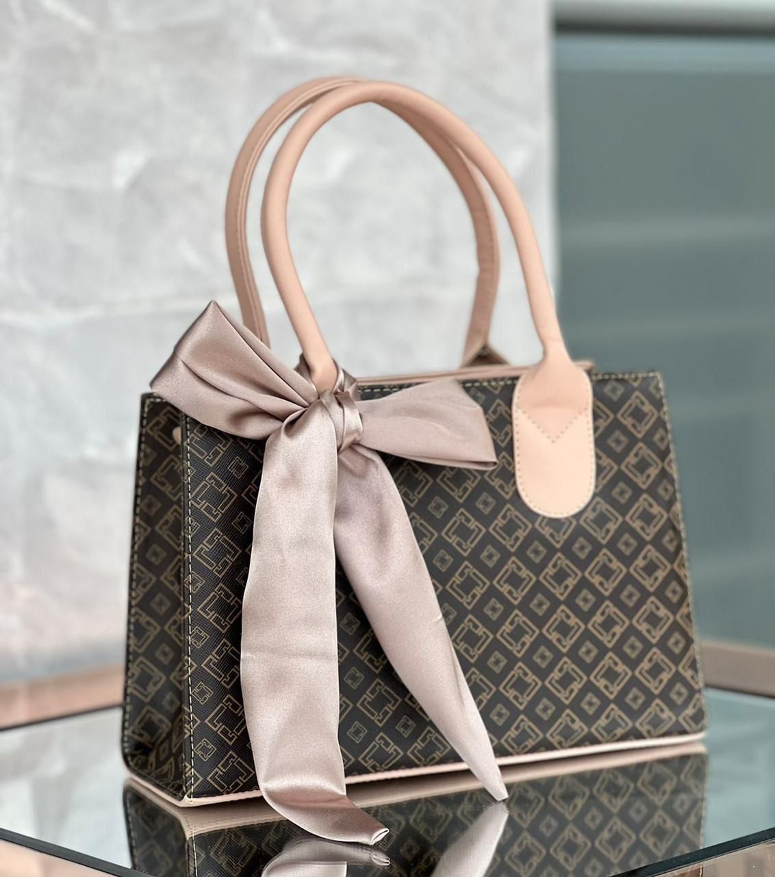 Cartera con lazo